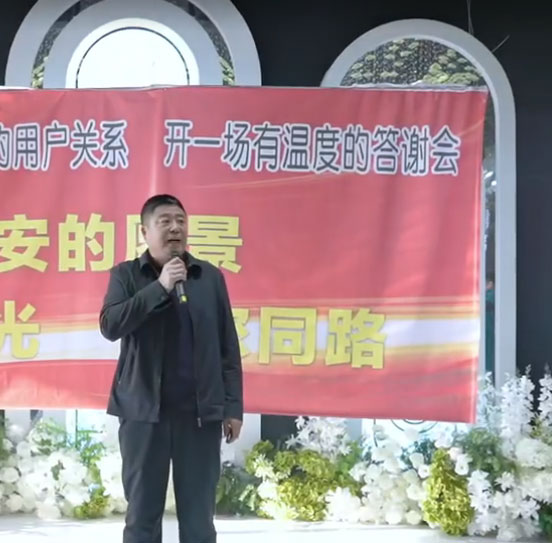 雨禾種業(yè) 走進前鋒農(nóng)場 景經(jīng)理講解優(yōu)質(zhì)水稻品種